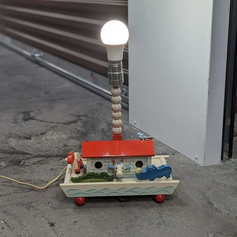 Vintage Children's Wooden Animal‎ Boat Lamp w Three Light Settings